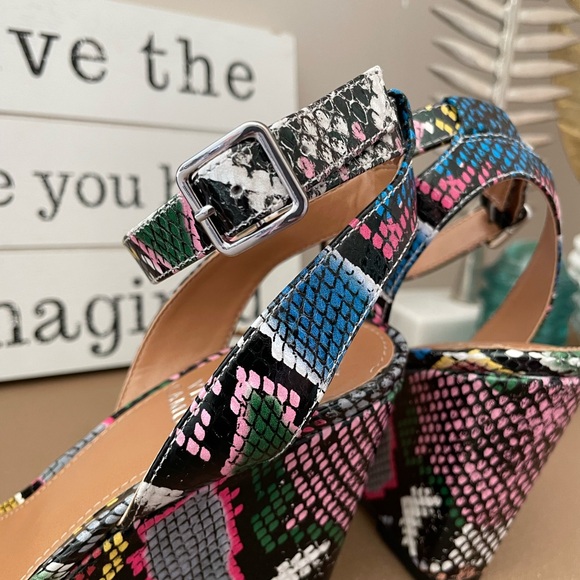 Vince Camuto Wedge - Picture 8 of 8